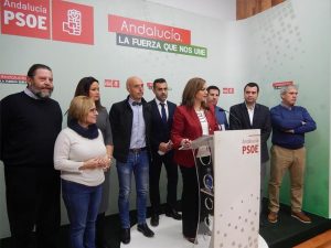 Diputados y alcaldes socialistas de la comarca. - Foto: CÓRDOBA
